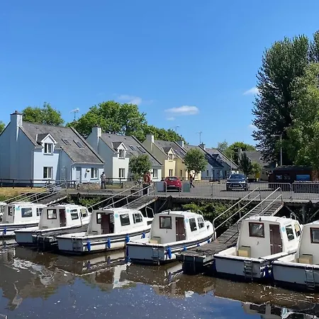 Leitrim Quay - Riverside 8 *
