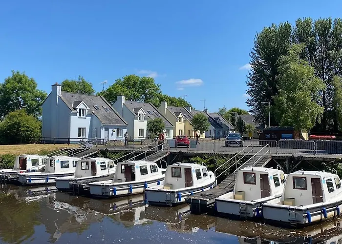 Leitrim Quay - Riverside 8 *